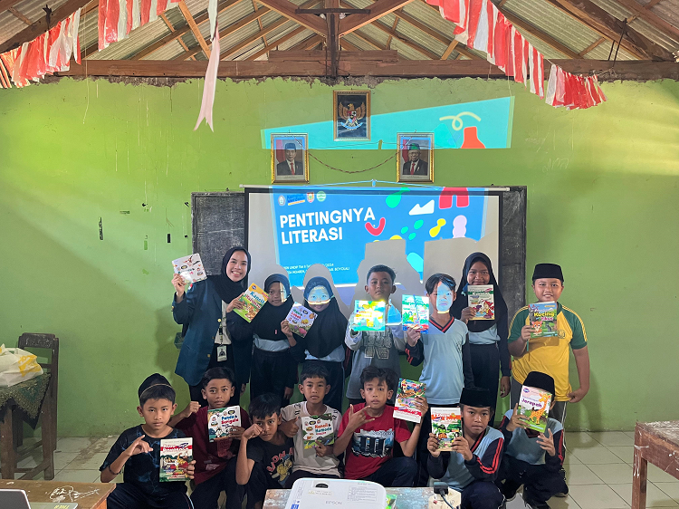 Mahasiswa KKN UNDIP Menumbuhkan Budaya Literasi di MI Al-Hidayah: Pojok Baca dan Hari Membaca sebagai Inovasi Terbaru