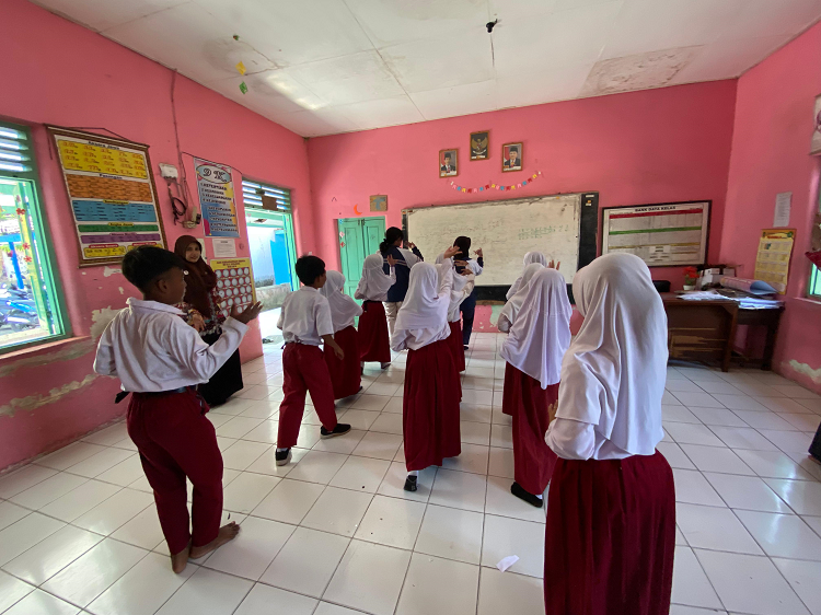 KKN Undip Melakukan Program Pelatihan Tari Kreasi Anak dalam Upaya Optimalisasi Kebudayaan Melalui Branding Baru di SD Negeri 1 Tulung