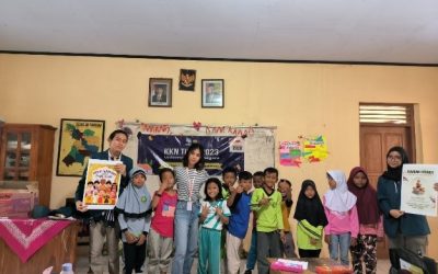 Literary Literacy! Introduction to Literature for Elementary School Children of MIM Toriyo Village by KKN Team II Students of Diponegoro University