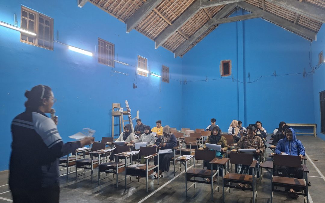 Mahasiswa Sastra Indonesia Lakukan Pelatihan MC untuk Pemuda-Pemudi Desa Muneng