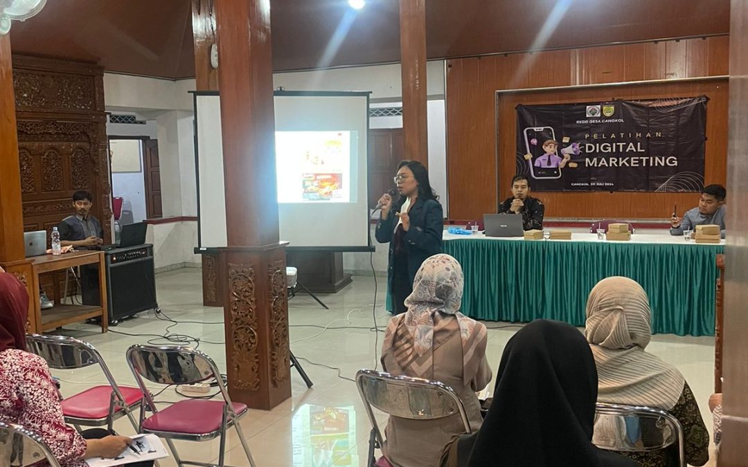 Melatih Penulisan Kreatif Bagi Pemilik UMKM  Kuliner untuk Meningkatkan Pembelian Produk  di Desa Cangkol, Kecamatan Mojolaban