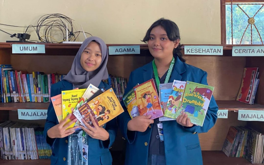 Kerja Sama KKN Undip dan Balai Bahasa Jawa Tengah dalam Upaya Pengoptimalisasian Perpustakaan Desa Tulung