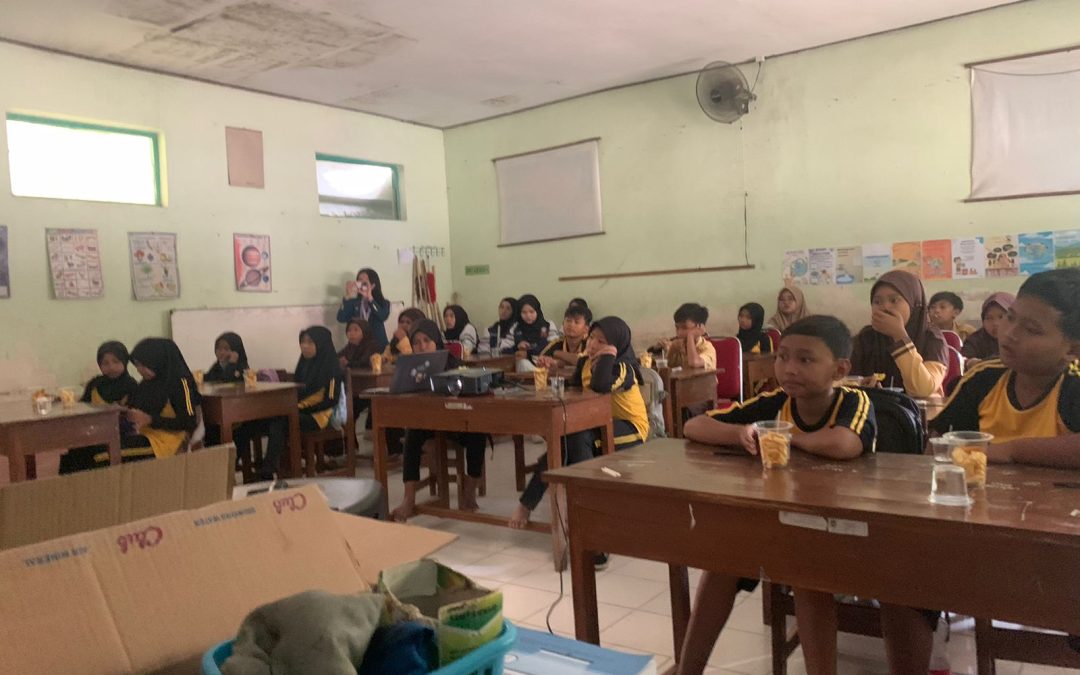 Memperkenalkan Karya Sastra ‘Film’ dalam Bioskop Emosi : Tertawa, Menangis, dan Semua Rasa KKN TIM II Undip di SDN Jiwowetan Dukuh Sekarbolo Desa Jiwowetan Kecamatan Wedi Kabupaten Klaten